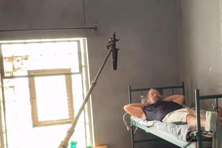 Barwy szczęścia nowy sezon na planie. Mariusz (Rafał Cieszyński), więzień bandyta (Mateusz Łasowski)