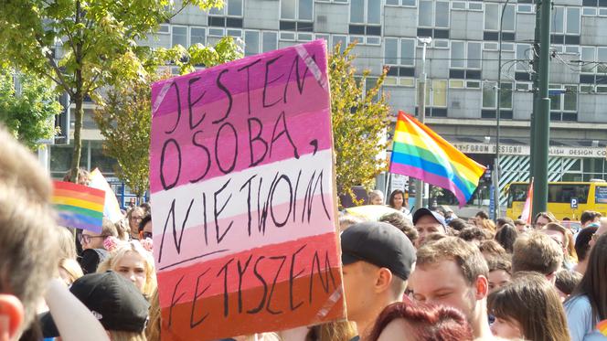 "Chcemy gorącego seksu, nie gorącej ziemi". Zobacz transparenty z Marszu Równości w Krakowie