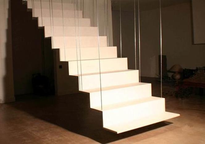 Ductal® firmy Lafarge - przykład wykorzystania; schody podwieszane