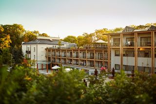 Infinity pool wśród dzieł sztuki – odkryj nową perłę polskiego wellness