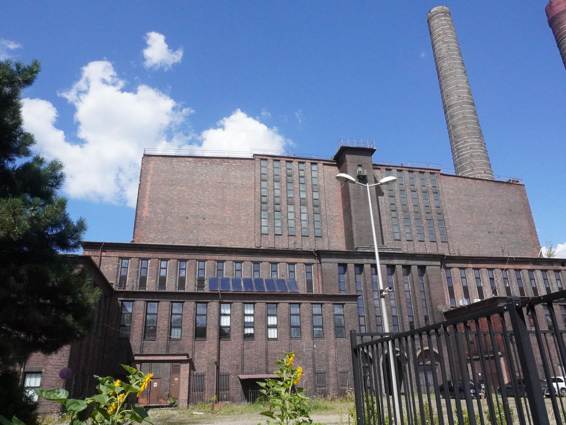 Zabytkowa Elektrociepłownia w Zabrzu. Od potęgi przemysłu do perły kultury. Przez dekady dostarczała ciepło mieszkańcom