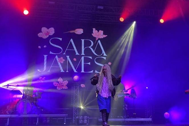 Sara James podczas koncertu na Winobraniu 2023 w Zielonej Górze