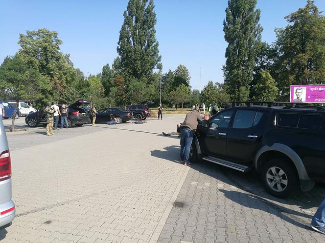 Wielka akcja policji i antyterrorystów na al. Pokoju w Krakowie