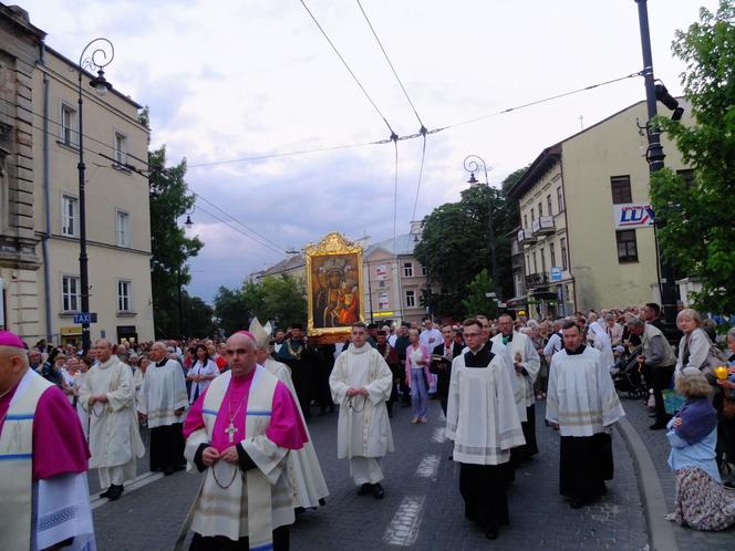 Łzy na twarzy Maryi. Wierni uczcili 75 rocznicę Cudu Lubelskiego