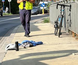 Czołowe zderzenie autobusu miejskiego z rowerzystą w Warszawie. Niedawno zginęły tam trzy osoby