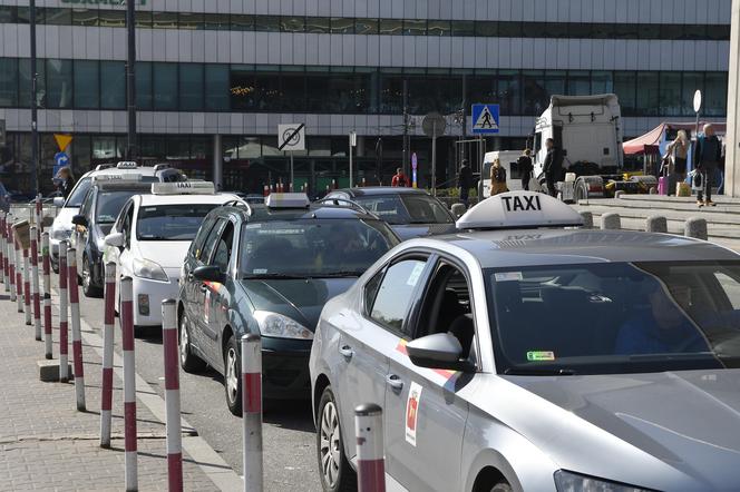 Bunt taksówkarzy w Warszawie. Chcą nawet 18 zł za kilometr