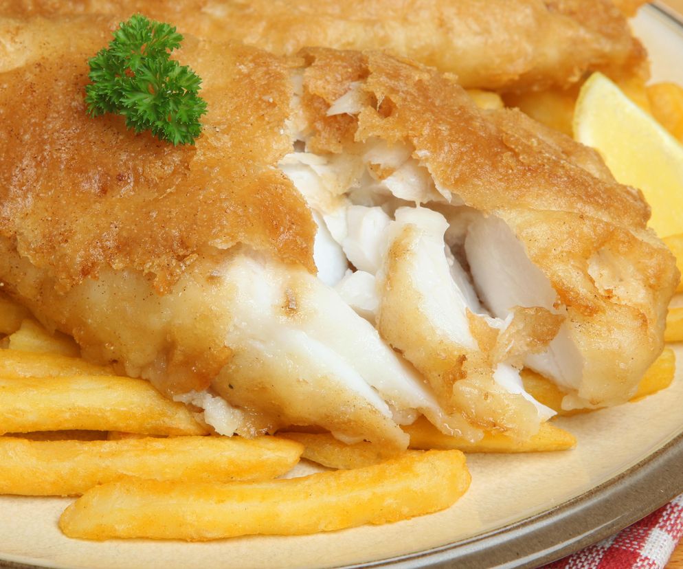 Polacy ją uwielbiają, a to jedna z najgorszych ryb. Zwiększa ryzyko nowotworów