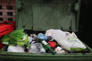 Śmieci drożeją a zalegają w śmietnikach