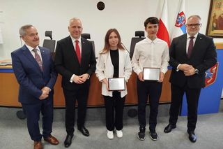 Sportowcom z UKS Rawa Siedlce wręczono w Urzędzie Miasta Siedlce pamiątkowe dyplomy