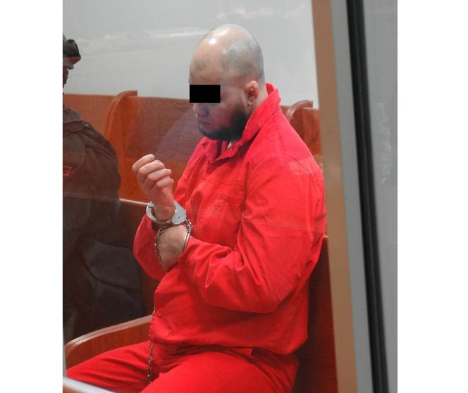 POLICJA BOI SIĘ PRZEWIEŹĆ GANGSTERA DO SĄDU.