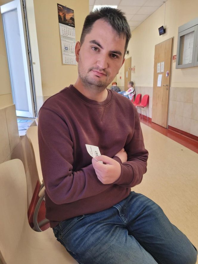 Lekarze zdiagnozowali u pana Przemysława rzadkie mutacje genetyczne. „Toczę nierówną walkę”