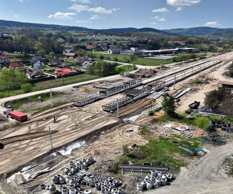 Są ważne umowy dla przebudowywanej linii kolejowej Nowy Sącz – Chabówka!