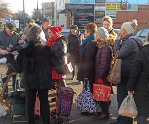 Opaski dla seniorów rozdane w kilkanaście minut