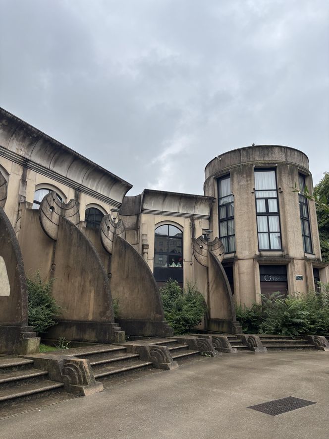 Picasso's Arenas. Budynek mieszkalny położony w Noisy-le-Grand pod Paryżem