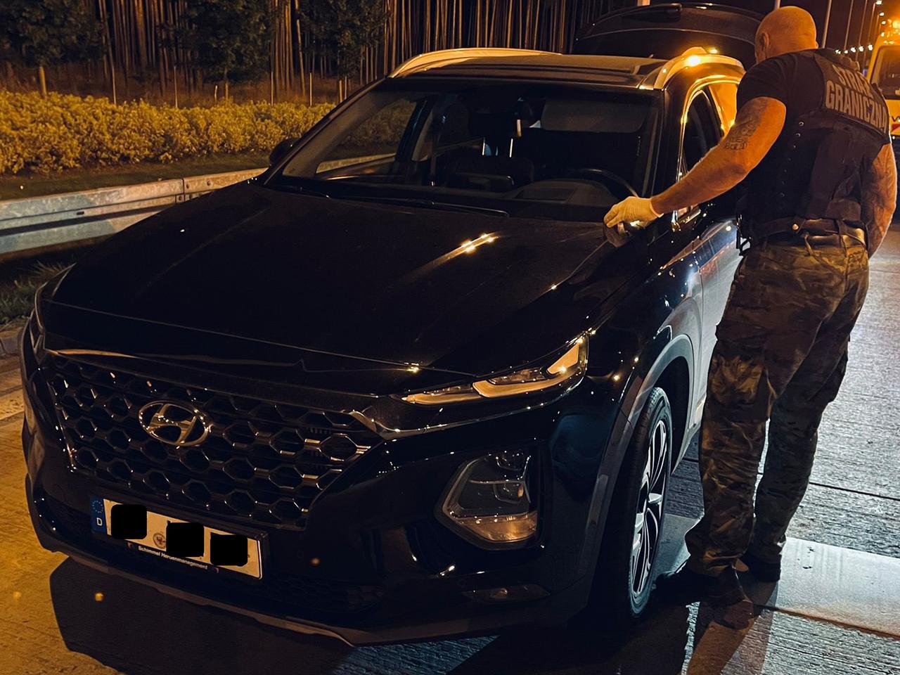 Drogi SUV odzyskany na granicy. Polak chciał wyjechać autem za 150 tys. złotych