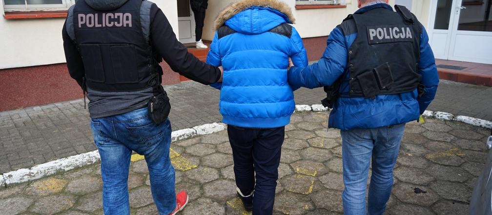 Trzy osoby zatrzymane za czerpanie korzyści majątkowych z prostytucji. Policja z Bydgoszczy rozbiła grupę sutenerów! [ZDJĘCIA]
