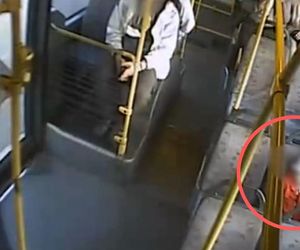 Czterolatek sam w autobusie. Zareagował czujny kierowca [WIDEO]