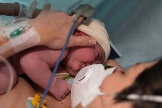 Urodziła dziecko swojego brata. Noworodek zmarł z powodu licznych wad wrodzonych