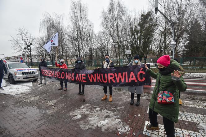 Międzymiastowy protest samochodowy pod Radiem Maryja. Strajkowali w Święto Trzech Króli