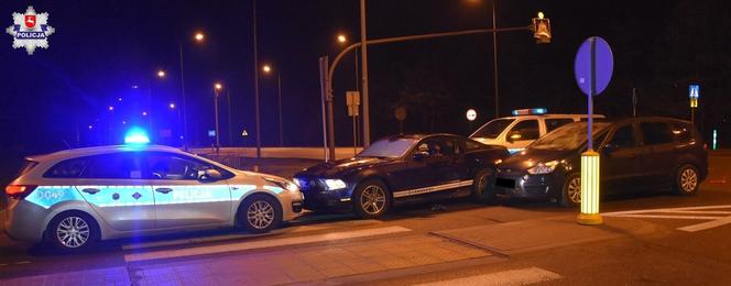 Lubelskie. Pijany prowadził auto, nie zatrzymał się do kontroli i nie miał prawka. Po pościgu zderzył się z radiowozem