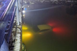 Jego jaguar wylądował na dnie Motławy! Niesłychany wypadek w Gdańsku [ZDJĘCIA]