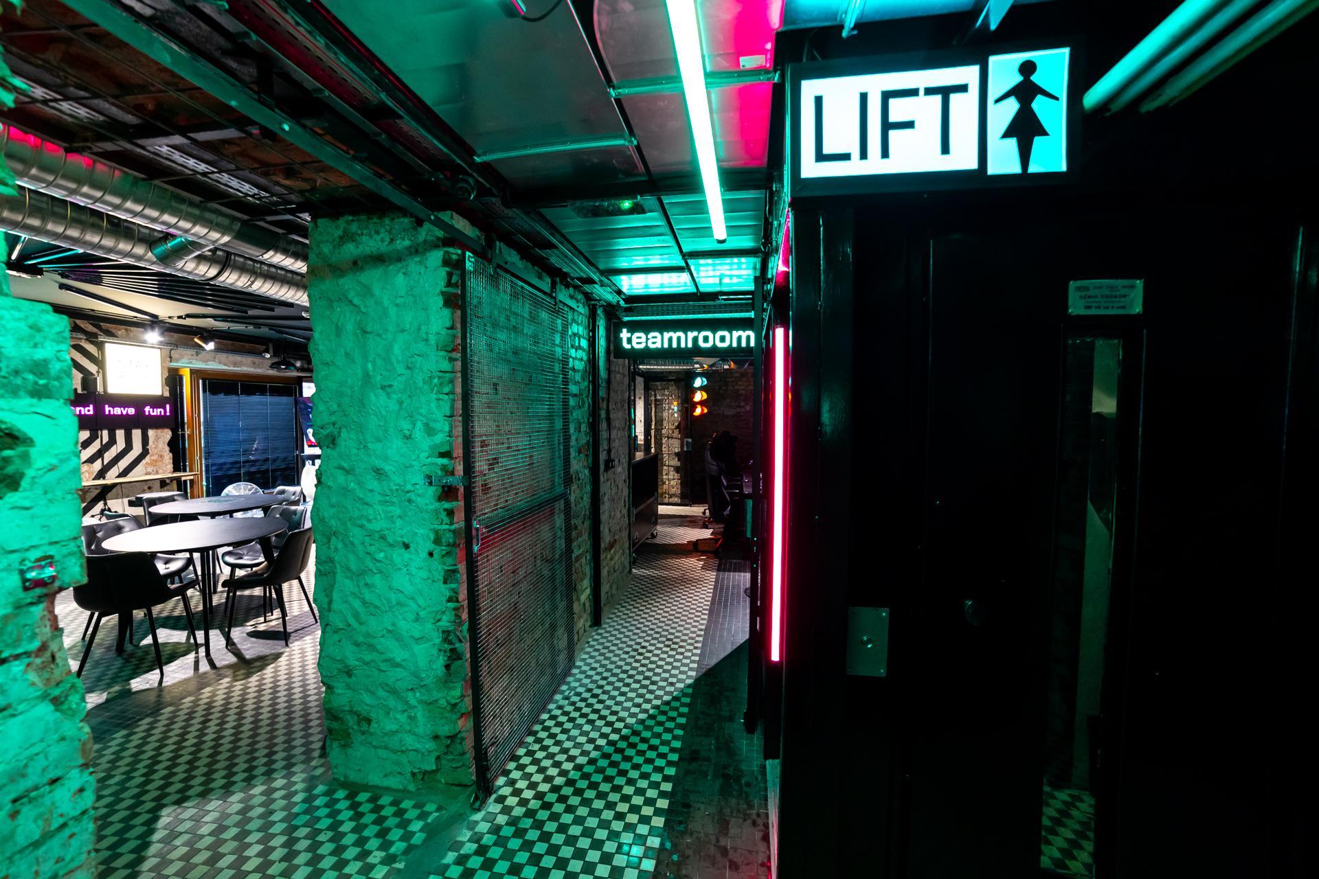 Pub H.4.0.S. Warszawa – oznaczenia