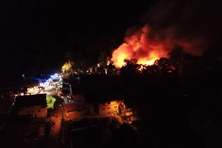 Potężny pożar tartaku w Żabnicy! Ogień widać było z daleka [ZDJĘCIA]