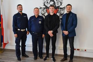 Kierowca autobusu miejskiego stracił przytomność. Łukasz ruszył do szoferki i wcisnął hamulec