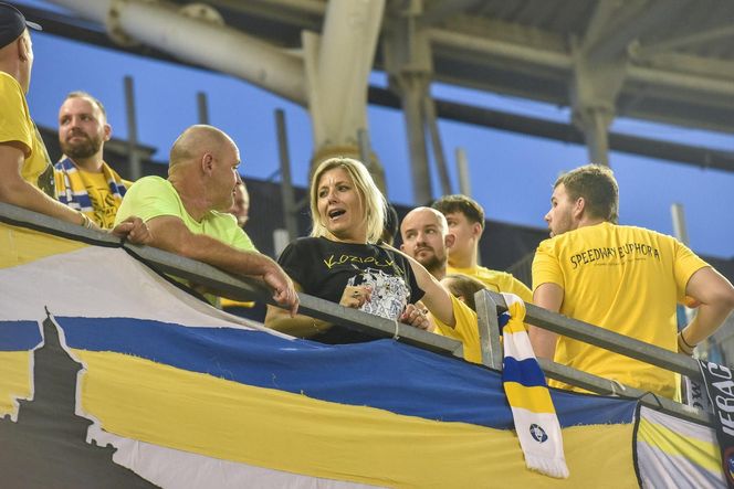 Sektor gości podczas finału PGE Ekstraligi. Zdjęcia kibiców Orlen Oil Motoru Lublin z Motoareny w Toruniu
