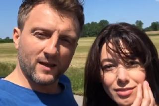 M jak miłość po wakacjach 2023. Ola (Justyna Karłowska) i Bartek (Arkadiusz Smoleński) na planie