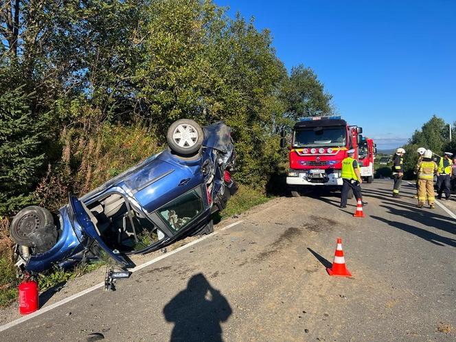 Szokujący wypadek w Małopolsce. Po dachowaniu kierowca uciekł. Miał 3,6 promila alkoholu w organizmie