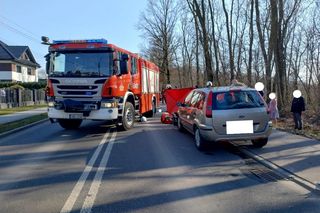12-letni Sambor zobaczył kolegów po drugiej stronie ulicy, skręcił rowerem wprost pod auto