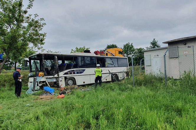 Wypadek autokaru wiozącego dzieci w Jełowej pod Opolem 