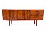 Komoda typu sideboard