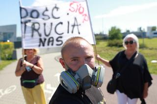 Protest mieszkańców w Letnicy. Czarny pył do domu leci, tak się truje nasze dzieci 