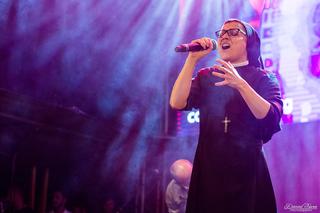 Siostra Cristina z The Voice Of Italy zaśpiewała na placu Szczepańskim! [ZDJĘCIA, WIDEO]