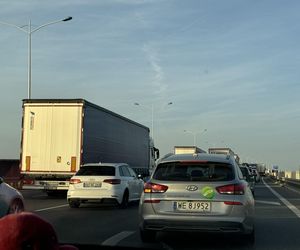 Karambol na Autostradowej Obwodnicy Wrocławia. Aż 3 wypadki, 15 uszkodzonych pojazdów oraz 3 osoby ranne