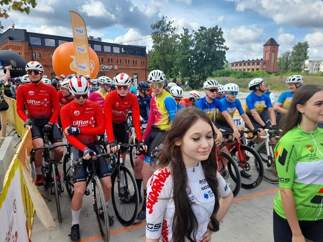 Ruszył Wyścig Kolarski „Solidarności” i Olimpijczyków. Z Łodzi wyjechało niemal 170 kolarzy