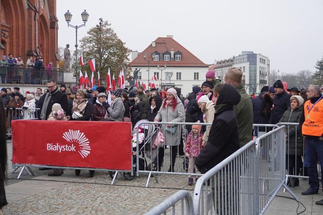 Tak białostoczanie uczcili Narodowe Święto Niepodległości 2024 w Białymstoku [ZDJĘCIA]