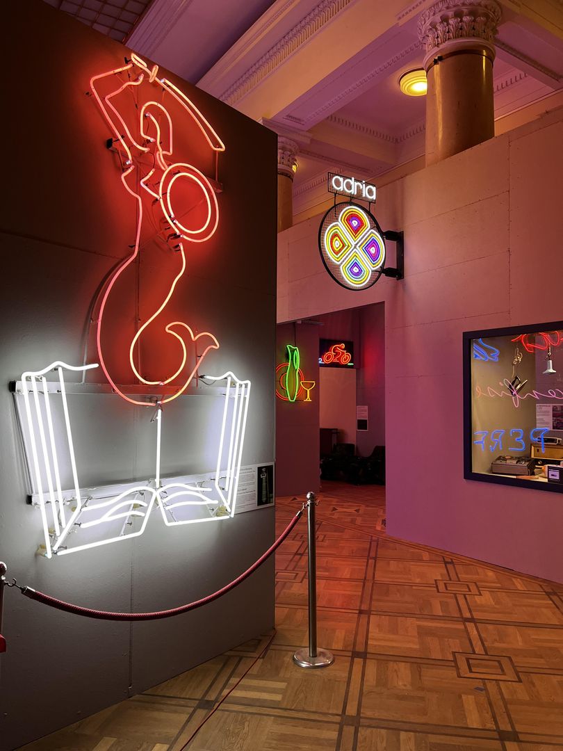 Muzeum Neonów w Pałacu Kultury i Nauki