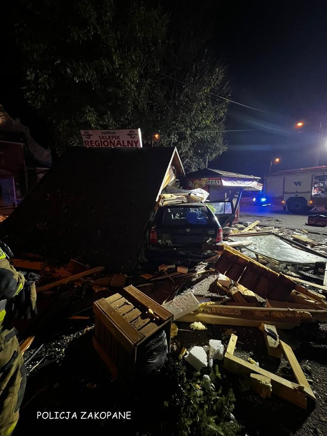 Pijani 18-latkowie staranowali stragany na Podhalu. Potem zabrali tablice rejestracyjne i wzięli nogi za pas