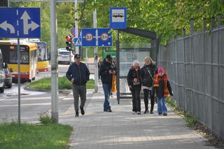 Żółto-czerwono na ulicach Kielc przed meczem Korona - Radomiak