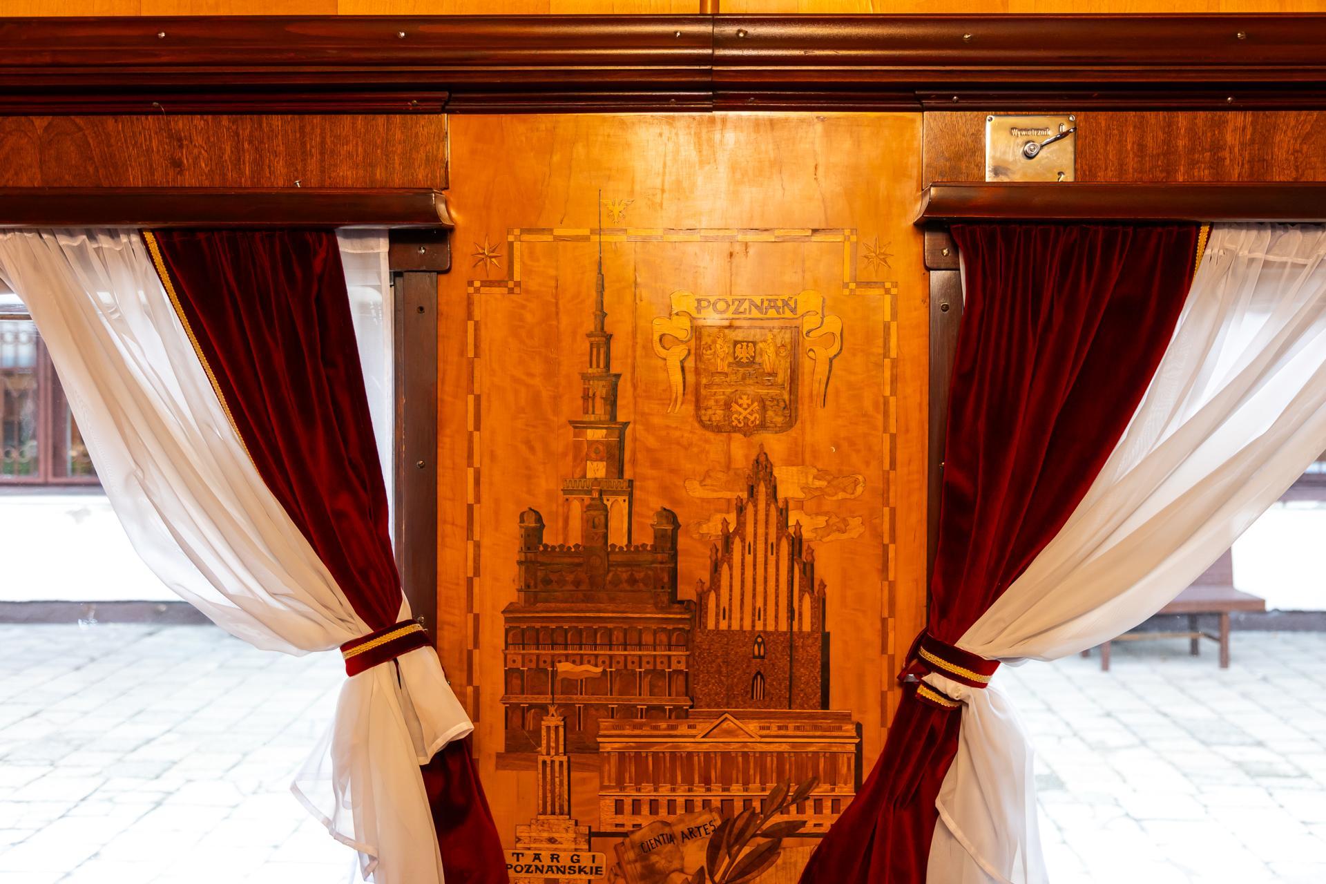 Wagon salonowy - zdjęcia. Zobacz wnętrze wagonu, którym podróżowali najważniejsi politycy z PRL-u