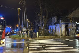 Niebezpieczny pożar w Warszawie. Trzy osoby zatrute dymem, jedna reanimowana