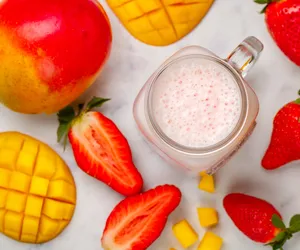 Smoothie truskawkowe z mango. Moc witamin i mikroelementów z owoców
