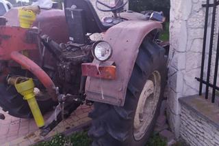 Busko: Pijany w sztok traktorzysta staranował samochód i płot! Może się dogadamy?