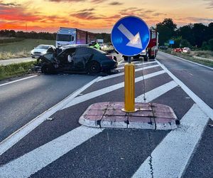 Wypadek na dk17 w woj. lubelskim. BMW czołowo zderzyło się z mercedesem