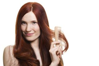 Velaterapia - przypalanie włosów płomieniem świecy. Jakie daje efekty?