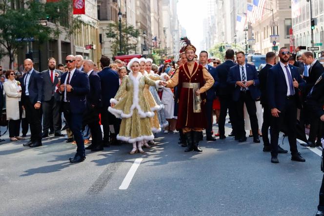 Prezydent Andrzej Duda na Paradzie Pułaskiego w Nowym Jorku. Tańczy poloneza!