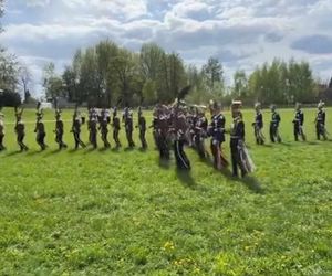 Muzyk zmarł podczas parady. 